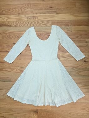 Elegant Cream Lace Fit-and-Flare Dress with Three-Quarter Sleeves